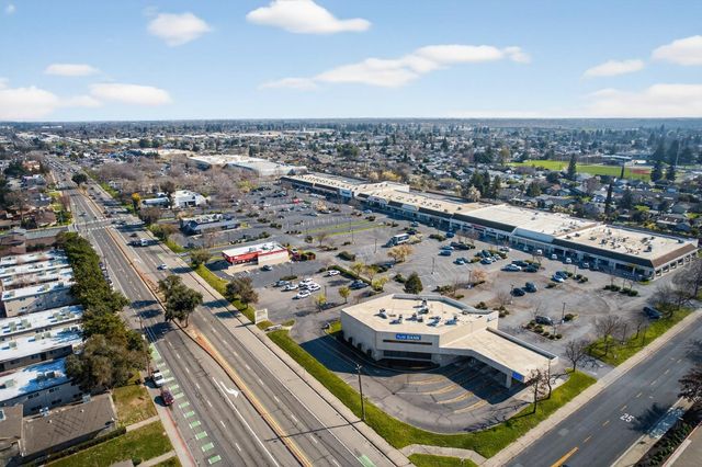 1214 Glenhurst Dr, Lodi, CA 95240