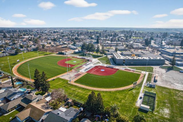 1214 Glenhurst Dr, Lodi, CA 95240