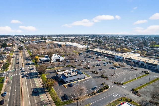 1214 Glenhurst Dr, Lodi, CA 95240