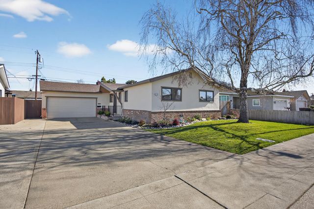 1214 Glenhurst Dr, Lodi, CA 95240