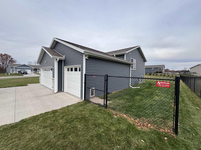 1545 WEBSTER WAY, Waupaca, WI 54981