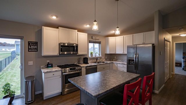 1545 WEBSTER WAY, Waupaca, WI 54981