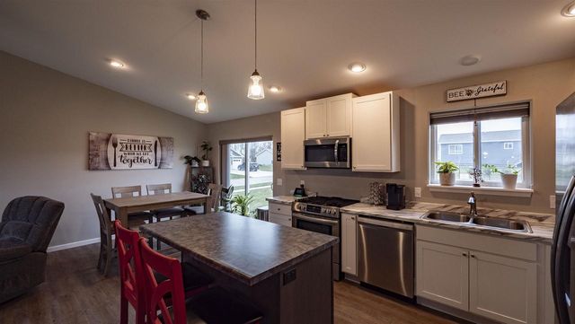 1545 WEBSTER WAY, Waupaca, WI 54981