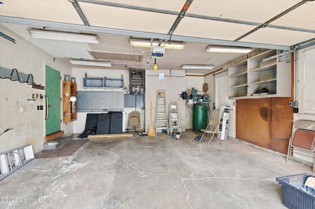 8110 Old Gate Rd, Louisville, KY 40241