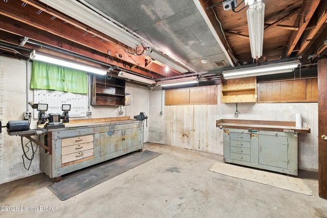 8110 Old Gate Rd, Louisville, KY 40241