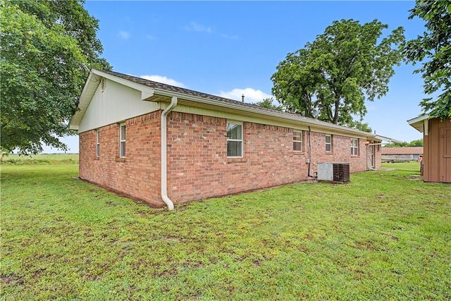 9858 State Line Road, Maysville, AR 72747