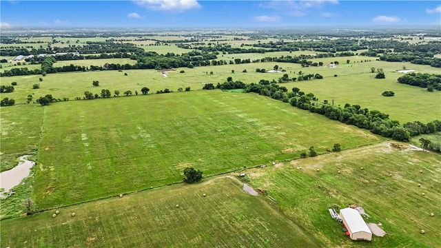 9858 State Line Road, Maysville, AR 72747