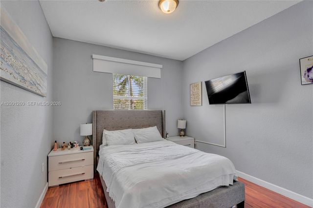 1024 NE 208th St, Miami, FL 33179