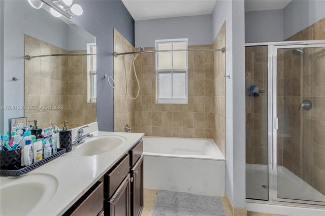 1024 NE 208th St, Miami, FL 33179