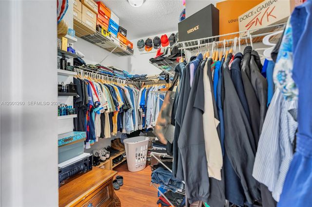 1024 NE 208th St, Miami, FL 33179