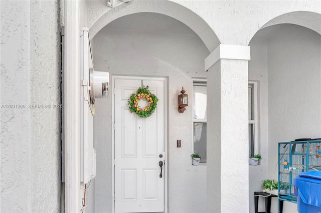 1024 NE 208th St, Miami, FL 33179