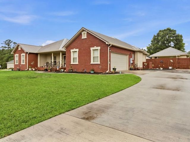 207 Glen Oaks Drive, Dothan, AL 36301