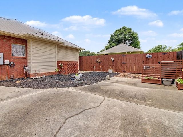 207 Glen Oaks Drive, Dothan, AL 36301