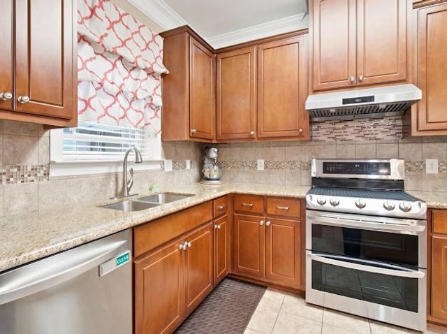 207 Glen Oaks Drive, Dothan, AL 36301
