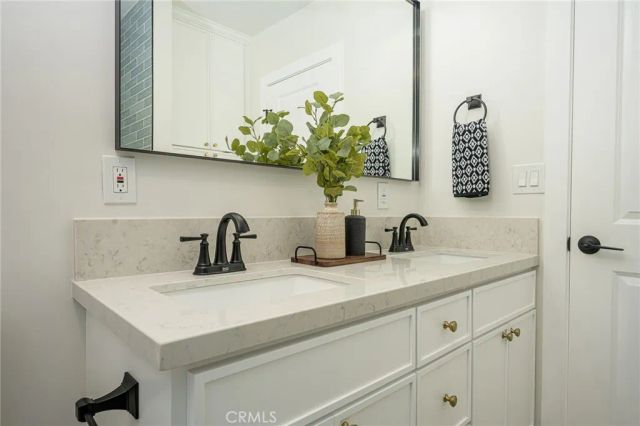 4155 Rose Avenue, Long Beach, CA 90807