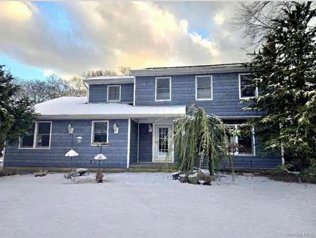 22 Rustic Road, Yaphank, NY 11980