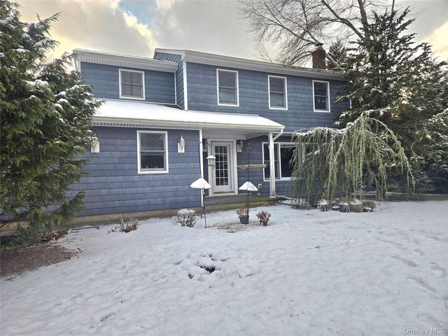 22 Rustic Road, Yaphank, NY 11980