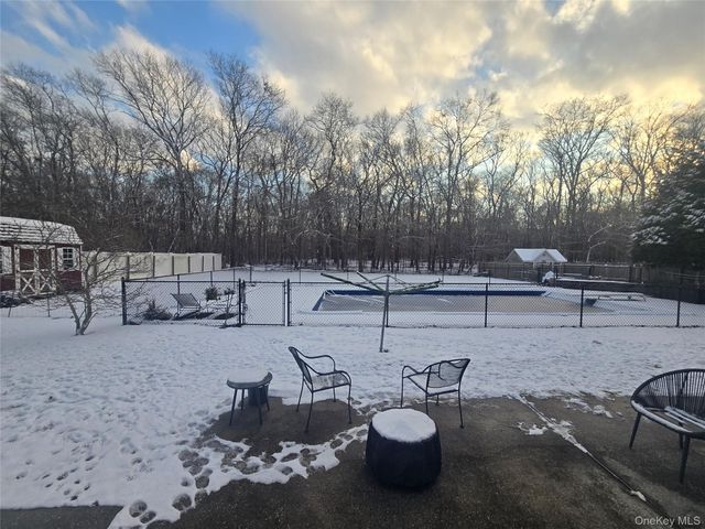 22 Rustic Road, Yaphank, NY 11980