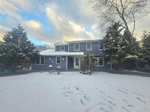 22 Rustic Road, Yaphank, NY 11980