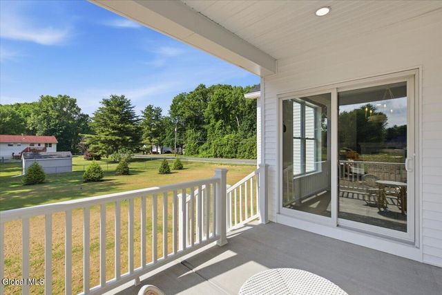 3 Wyatt's Way, Clifton Park, NY 12065
