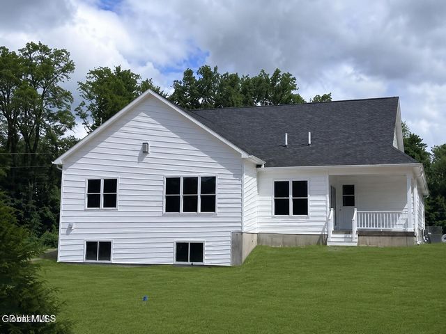 3 Wyatt's Way, Clifton Park, NY 12065