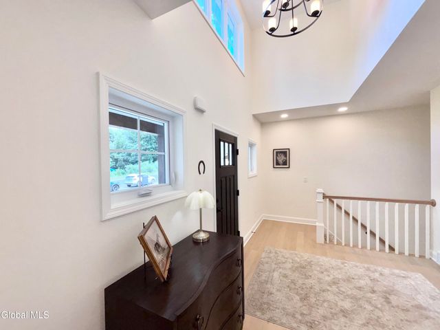 3 Wyatt's Way, Clifton Park, NY 12065