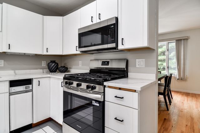 23 Powder Hill Way 23, Westborough, MA 01581