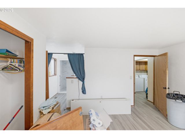 1247 1ST Ave, Sweet Home, OR 97386