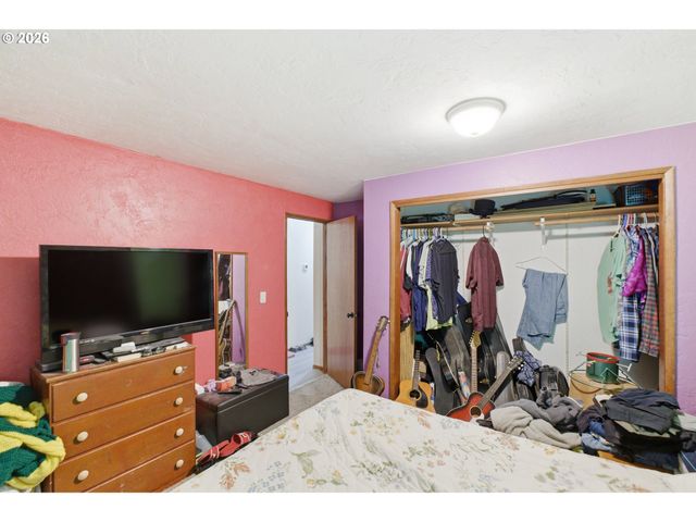 1247 1ST Ave, Sweet Home, OR 97386