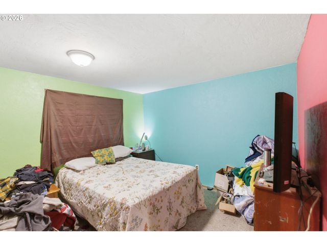 1247 1ST Ave, Sweet Home, OR 97386