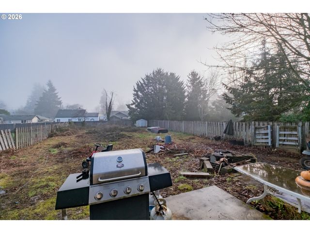 1247 1ST Ave, Sweet Home, OR 97386