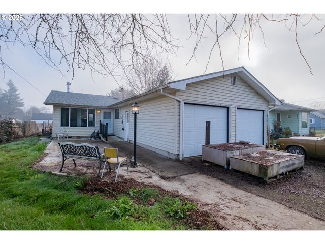 1247 1ST Ave, Sweet Home, OR 97386