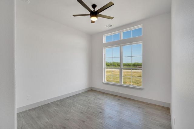 111 Barefoot Bay Boulevard, Corsicana, TX 75109