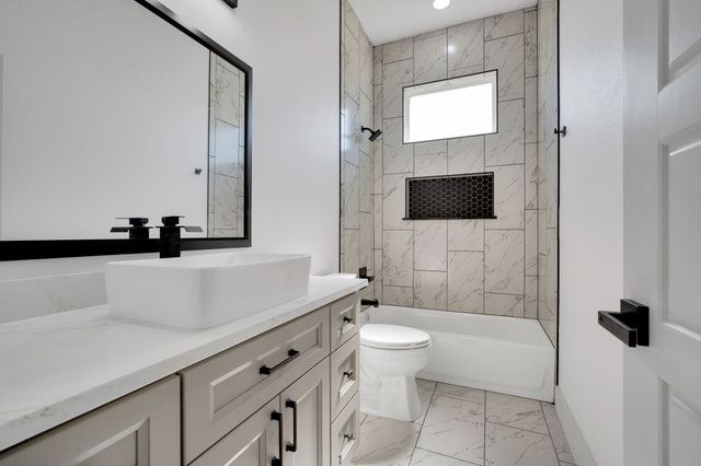 111 Barefoot Bay Boulevard, Corsicana, TX 75109