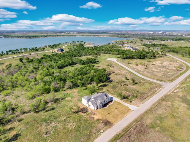 111 Barefoot Bay Boulevard, Corsicana, TX 75109