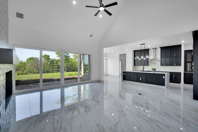 111 Barefoot Bay Boulevard, Corsicana, TX 75109