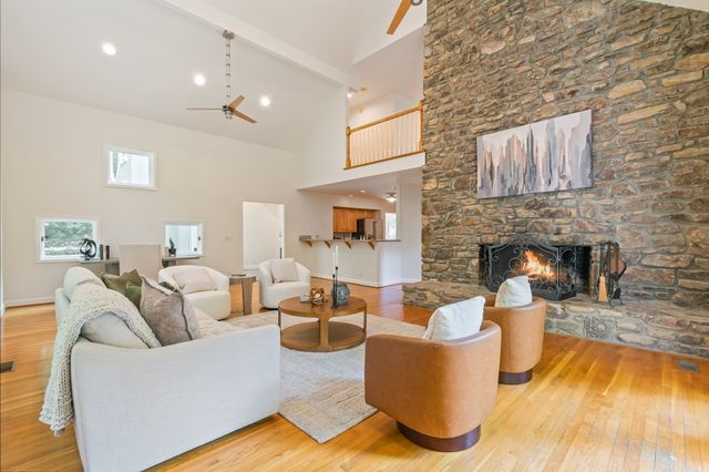 6038 Sherwood Ct, Nashville, TN 37215
