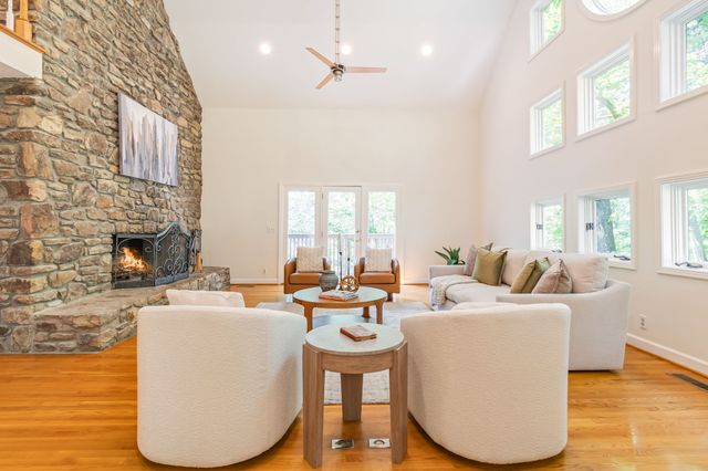 6038 Sherwood Ct, Nashville, TN 37215