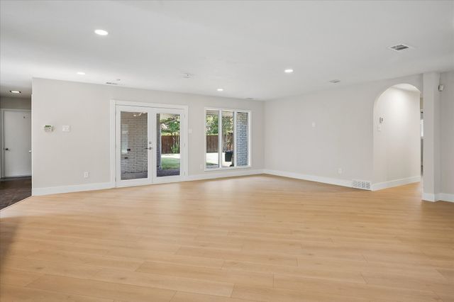 3237 Timberview Road, Dallas, TX 75229