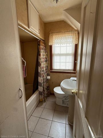 5749 ROBINDALE Avenue, Dearborn Heights, MI 48127