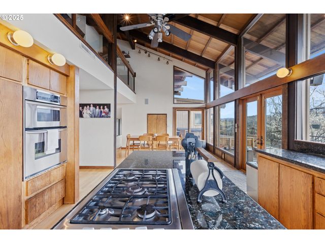 141 UMPQUA COLLEGE Rd, Roseburg, OR 97470