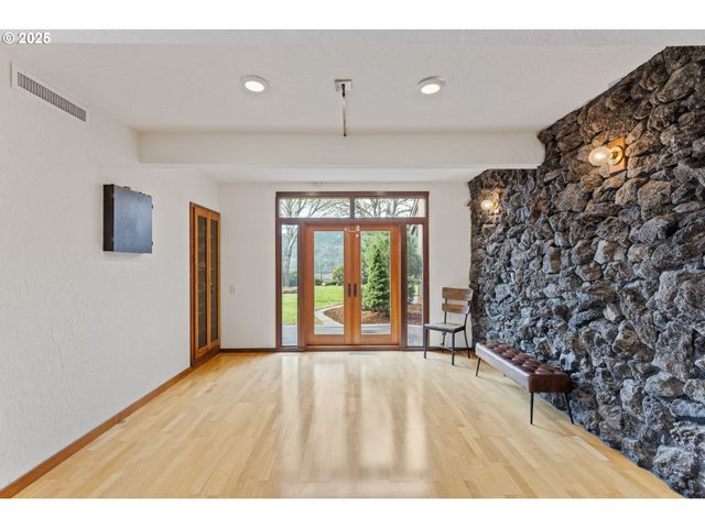 141 UMPQUA COLLEGE Rd, Roseburg, OR 97470