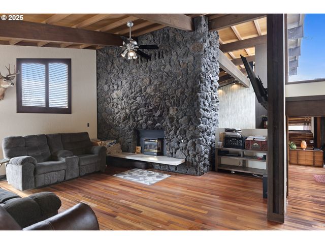 141 UMPQUA COLLEGE Rd, Roseburg, OR 97470