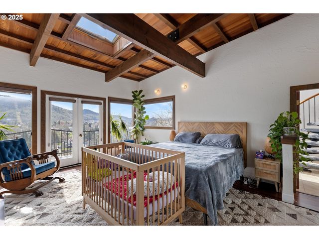 141 UMPQUA COLLEGE Rd, Roseburg, OR 97470