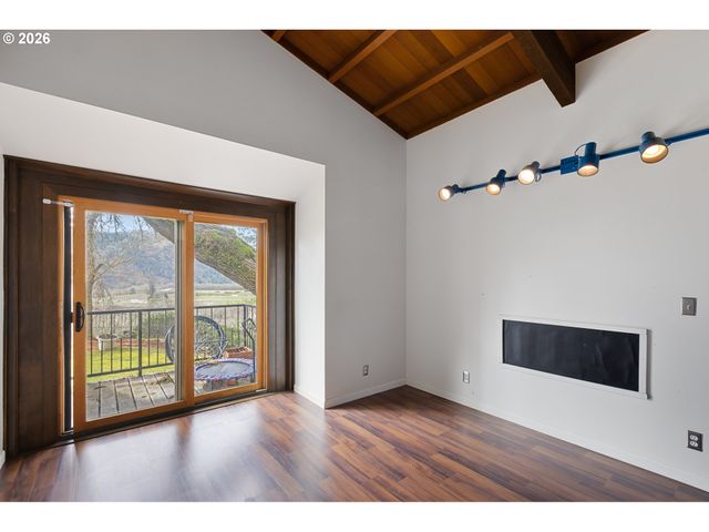 141 UMPQUA COLLEGE Rd, Roseburg, OR 97470