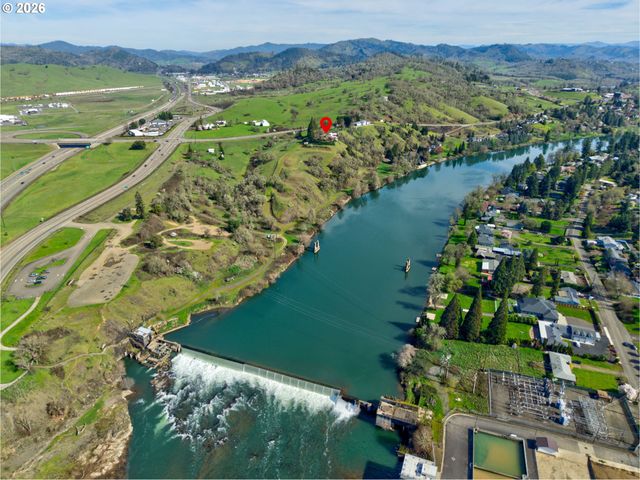 141 UMPQUA COLLEGE Rd, Roseburg, OR 97470