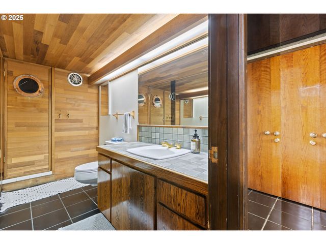 141 UMPQUA COLLEGE Rd, Roseburg, OR 97470