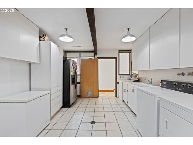 141 UMPQUA COLLEGE Rd, Roseburg, OR 97470