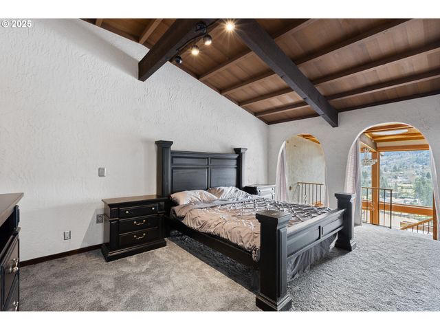 141 UMPQUA COLLEGE Rd, Roseburg, OR 97470