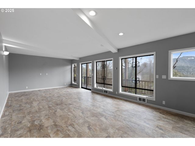 141 UMPQUA COLLEGE Rd, Roseburg, OR 97470